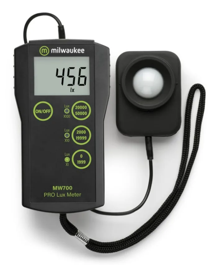 Люксметр Milwaukee MW700 PRO с влагозащитным датчиком